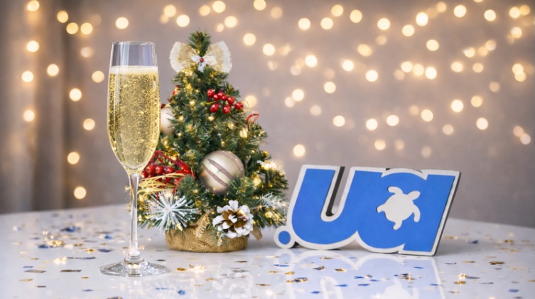 Дорогі колеги! Щиро вітаємо вас із Різдвом та Новим роком!